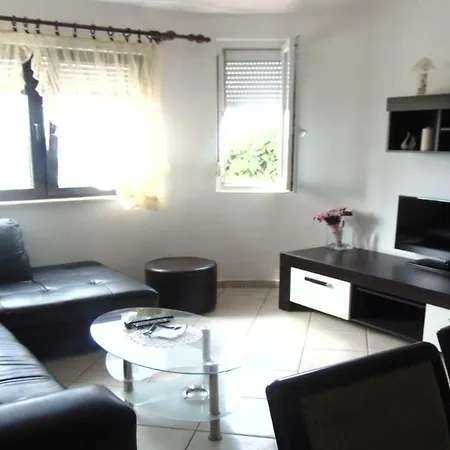 Apartmán Apt.branka With Pool In Natur Ljubač